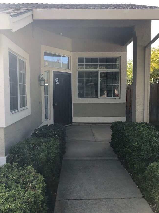 Building Photo - 3 BED 2 BATH HOME W/ UPGRADES ON CUL-DE-SAC