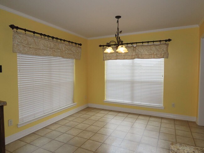 Building Photo - Stunning South Tyler 3-Bedroom, 2-Story Home: Features Fresh Paint, New Flooring, and a Bonus Room!