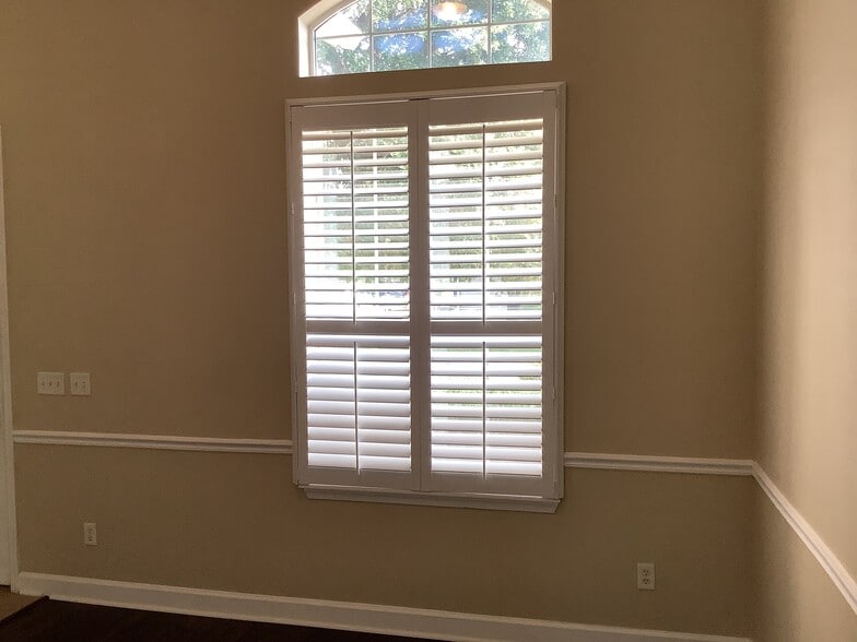 Building Photo - 937 E Terranova Way