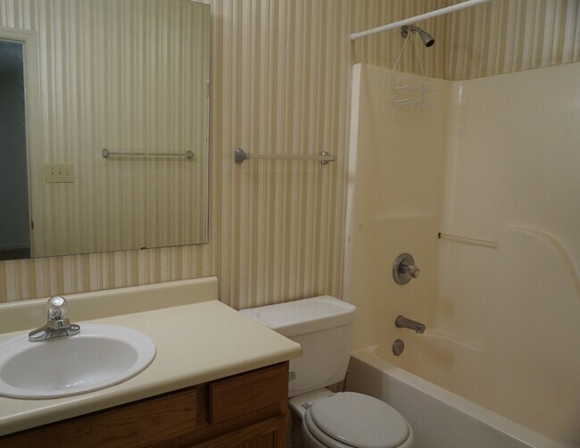 Building Photo - 2808 Rosemeade Dr