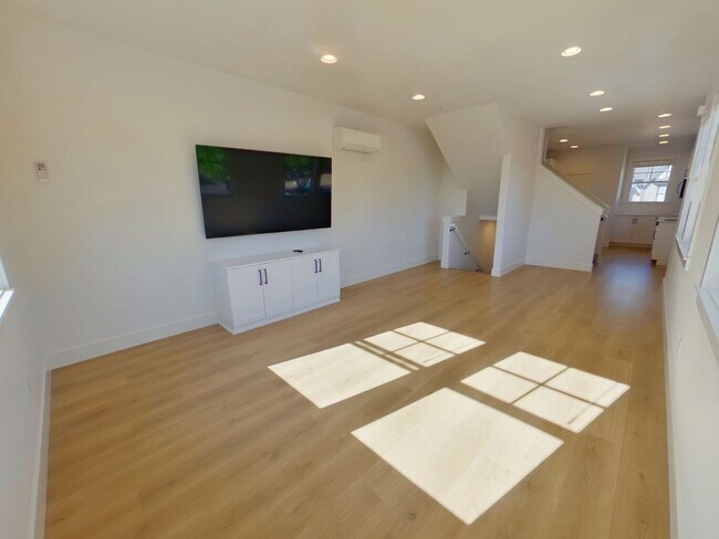 Building Photo - 2790 NW Harrison Blvd