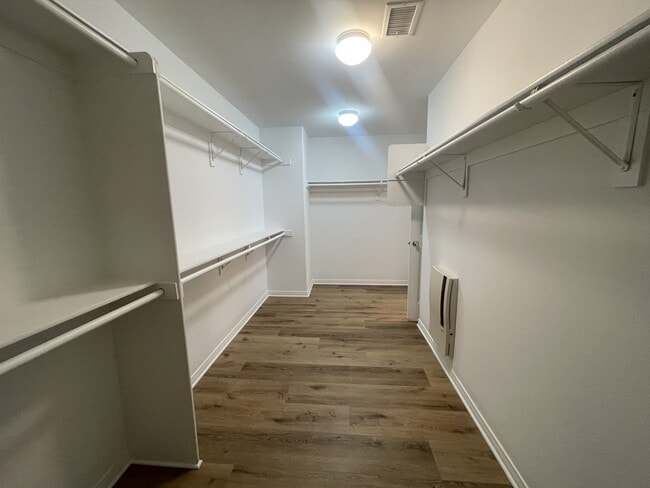 Building Photo - 37280 Parkway Dr