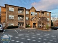Building Photo - Convenient Boone Living – 3BD/3BA at Pine ...