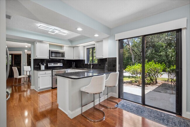 Building Photo - 5300 SE Schooner Oaks Way