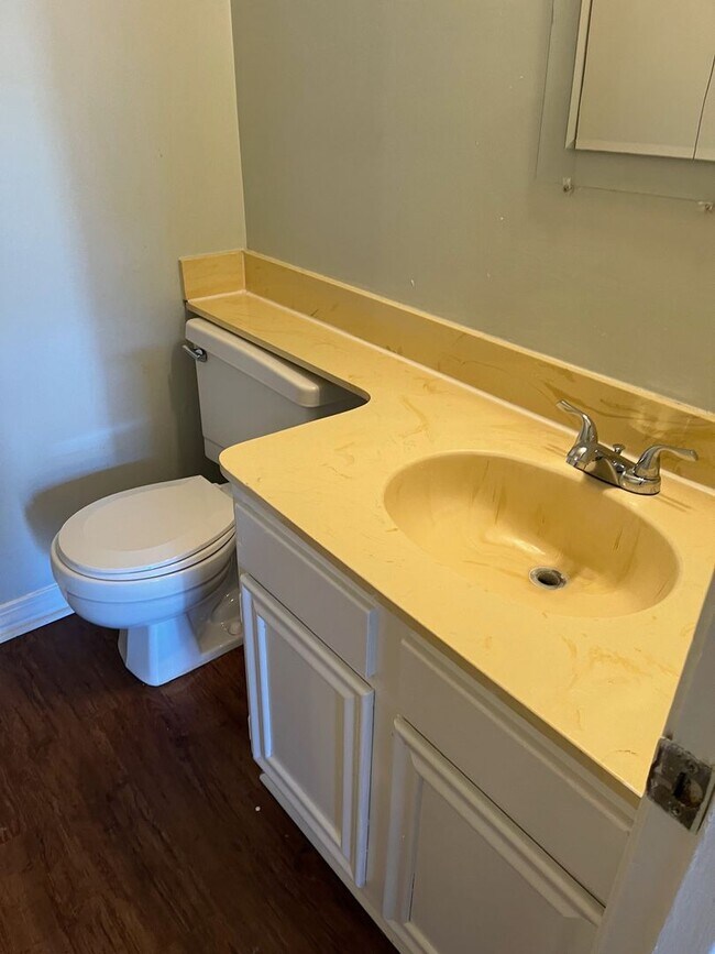 Building Photo - 2BR/1.5BA town home by LSUS (River Oaks)