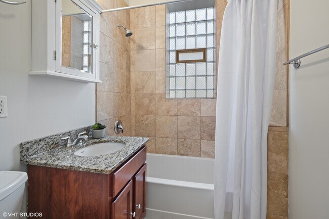 Building Photo - 2005 W Warner Ave