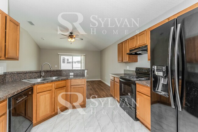 Building Photo - Don't miss out on this lovely 3BR 2BA home