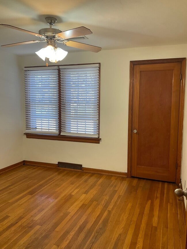 Building Photo - 207 W Hwy 50