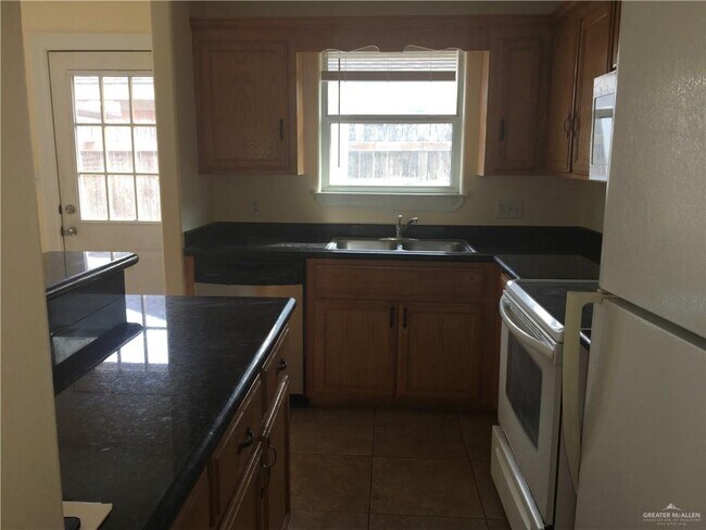 Building Photo - 17 Parkplace Ave