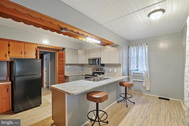 Building Photo - 1579 Fast Landing Rd