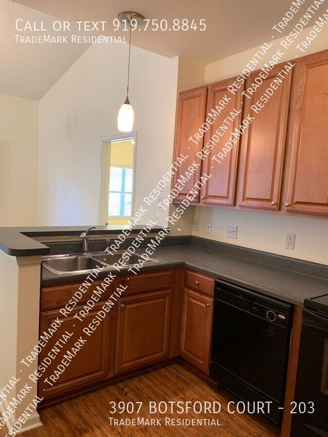 Building Photo - 2 Bedroom 2 Bath Condo on Botsford Court A...