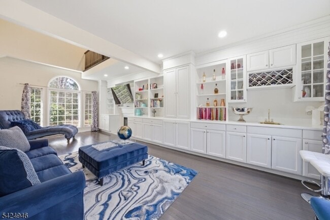 Building Photo - 11 Rosewood Ln