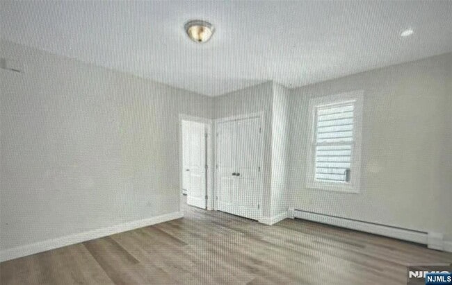 Building Photo - 453 Banta Ave