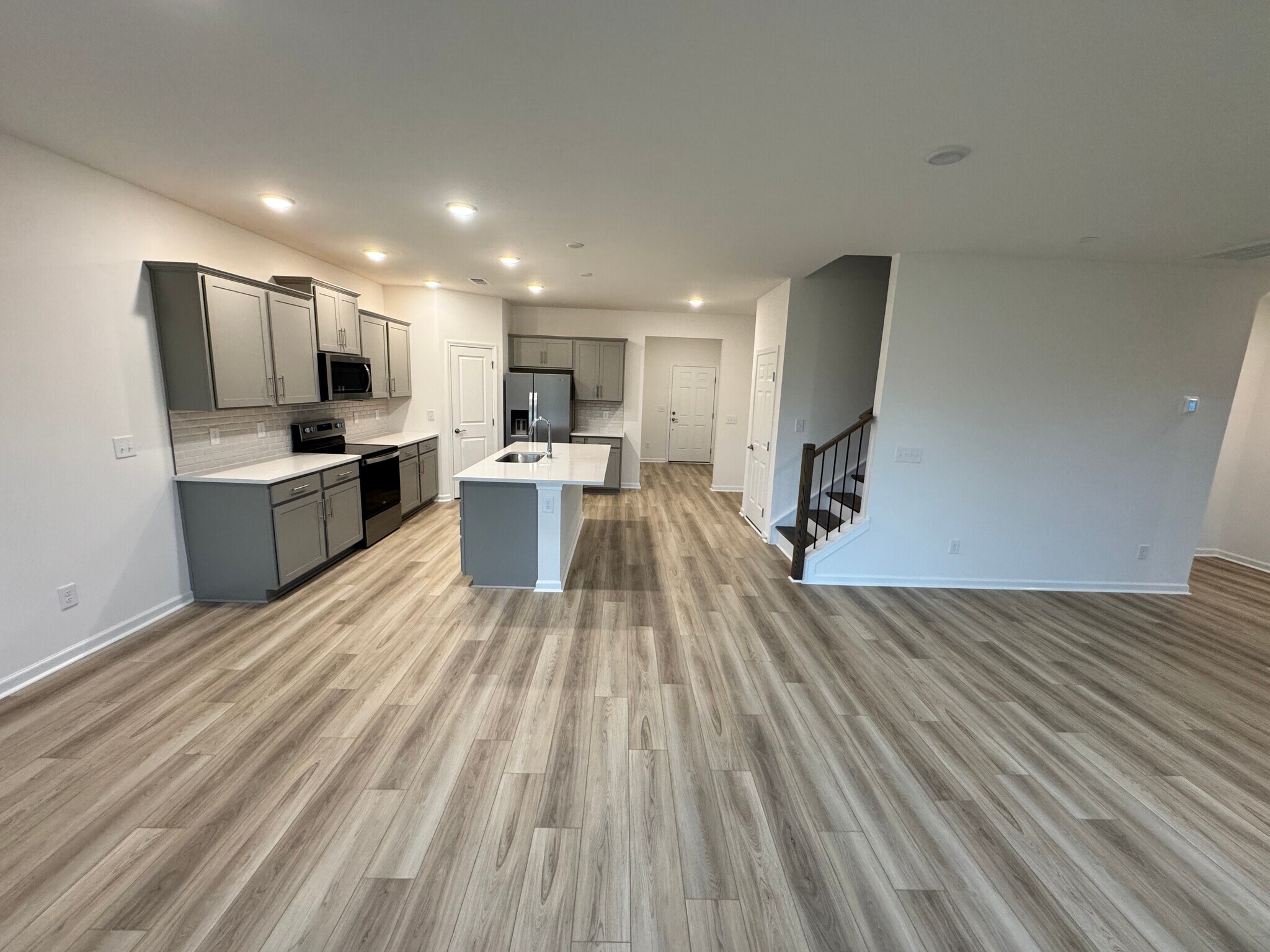Building Photo - 484 Jet Stream Dr
