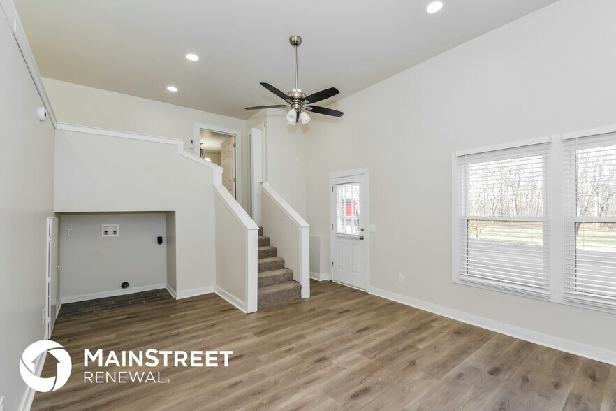 Building Photo - 4044 Elizabeth Dr
