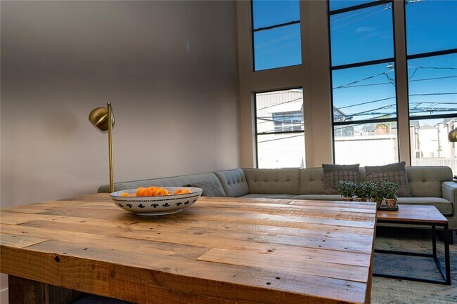 Building Photo - 1037 Bonner St