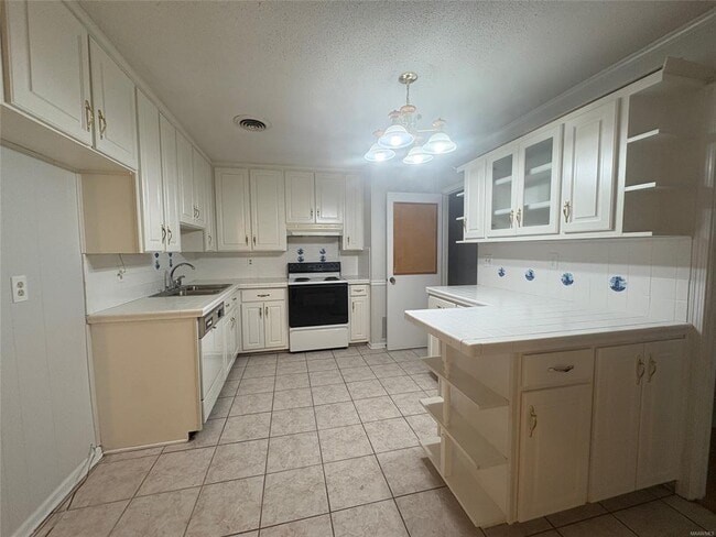 Building Photo - 3329 Roxana Rd