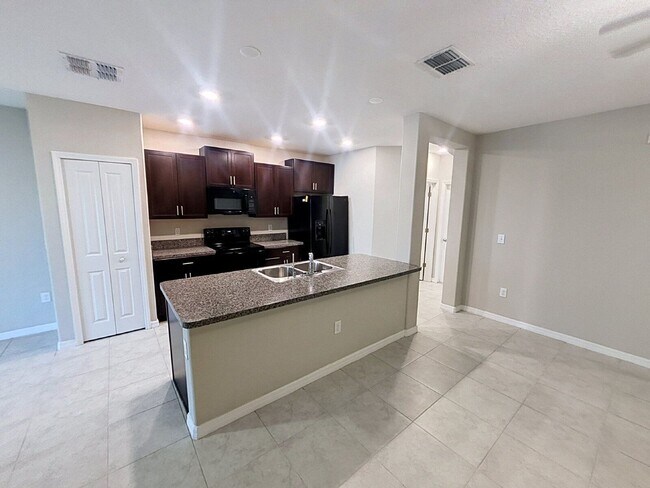 Building Photo - 7012 Samuel Ivy Dr