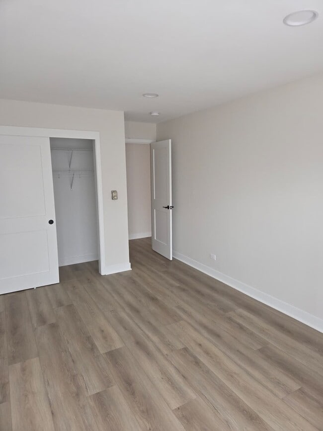 Building Photo - 400 Thames Pkwy