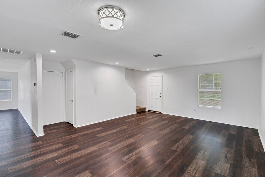 Building Photo - 1205 Saltgrass Dr