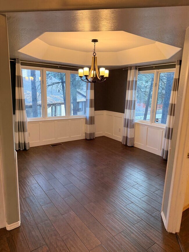 Building Photo - Gorgeous Flagstaff Rental