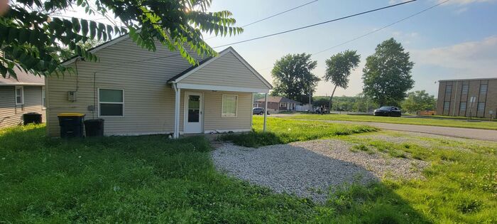 Building Photo - 4449 N Jackson Ave