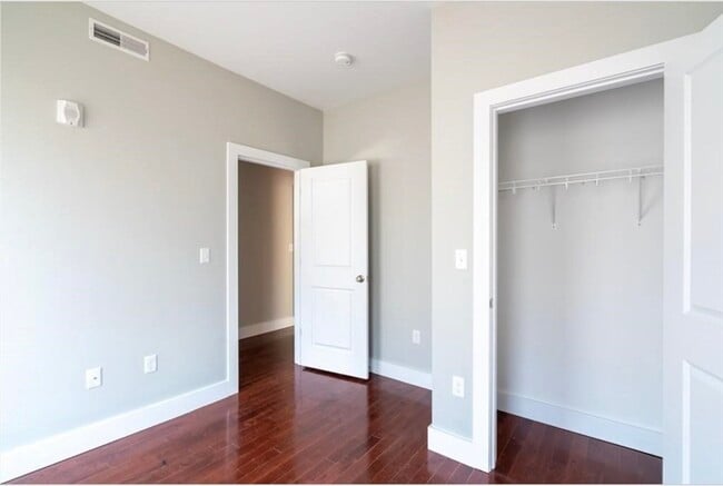 Building Photo - 33 Covington St