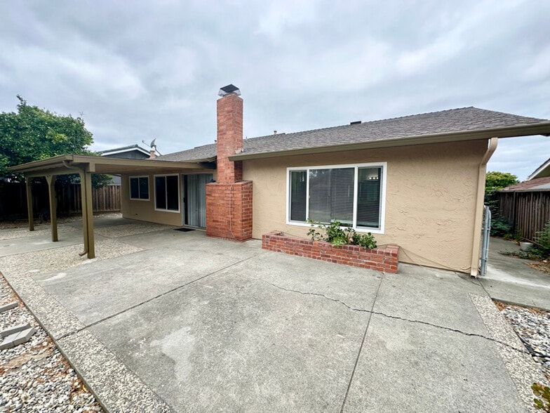 Building Photo - 4616 Rochelle Dr