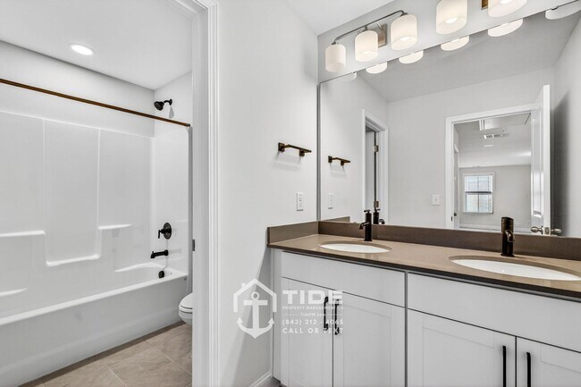 Building Photo - Comfort & Convenience in a Prime Location