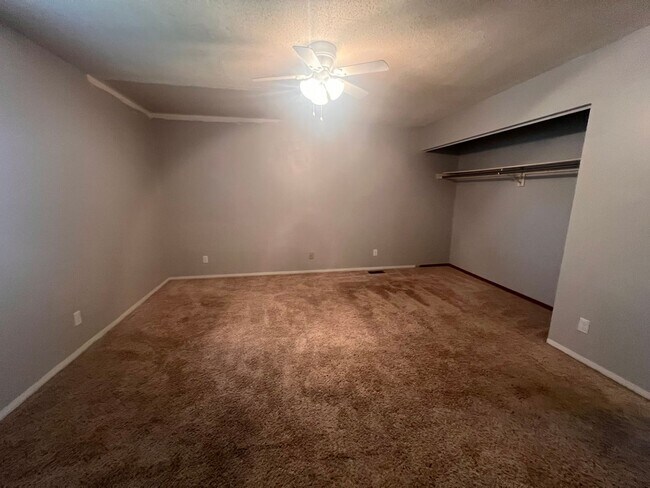 Building Photo - Spacious 3 Bedroom, 2.5 Bath Home with finished basement – Derby, KS. – Available Now!
