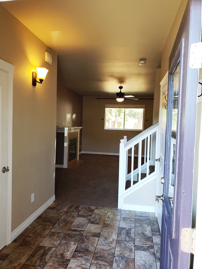 Building Photo - Lovely 3 Bedroom Home with 2 Car Garage