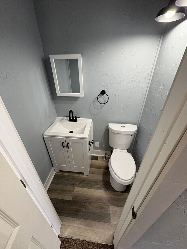 Building Photo - 3 BEDROOM | 2 BATH | SINGLE FAMILY HOME