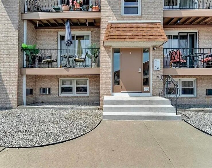 Building Photo - 1803 Mineral Spring Ave