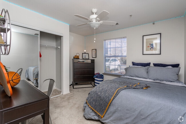 4BR, 4BA - Samford Square