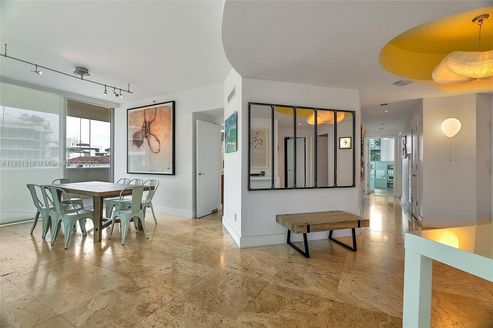 Building Photo - 300 S Pointe Dr