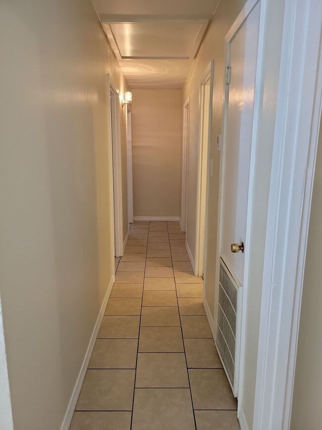 Building Photo - 3 BD 1.5 BA Ocean Springs Rental in the Go...