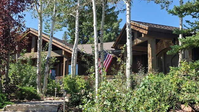 Building Photo - 7104 Canyon Dr