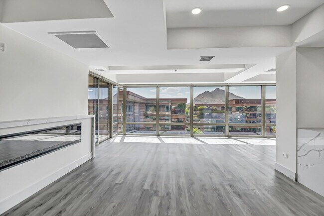 Building Photo - 7137 E Rancho Vista Dr