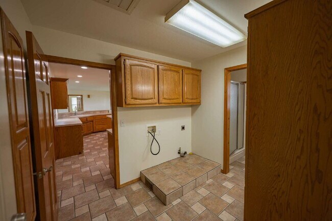 Building Photo - 3 - Bedroom 2 - Bath with 2 - Car Garage