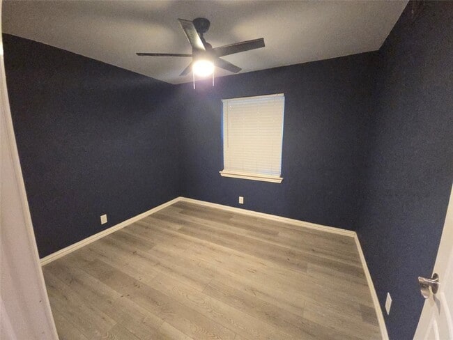 Building Photo - 1818 E Lovers Ln