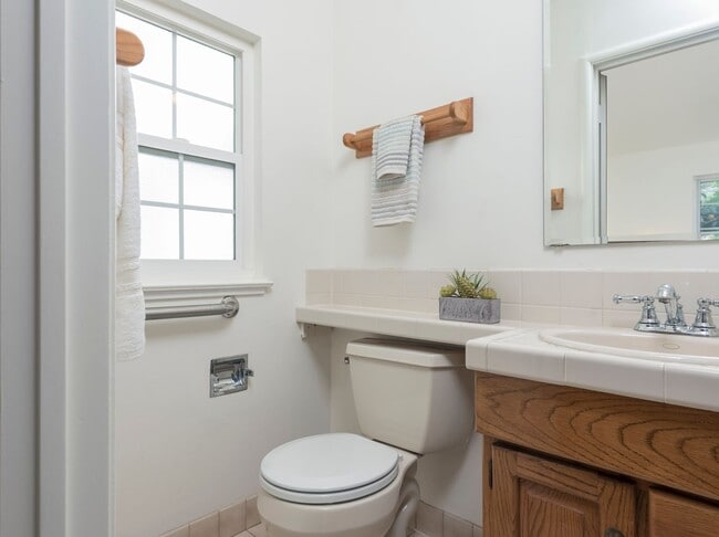 Building Photo - North Napa 4 bed 3 bath Home Available to ...