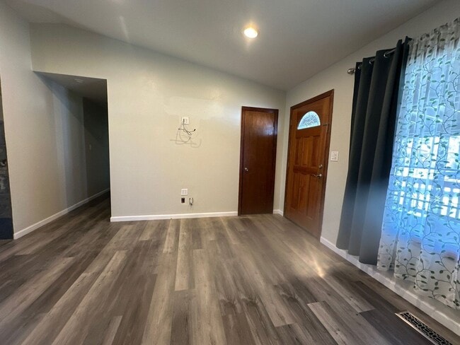 Building Photo - 4321 Myrtlewood Dr