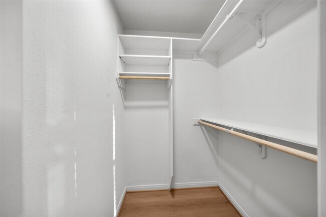 Building Photo - 9654 Westview Dr