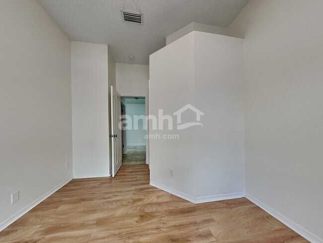 Building Photo - 1415 Compton St