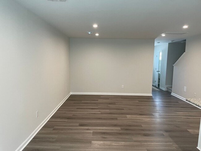 Building Photo - B1644