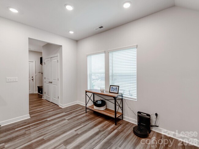 Building Photo - 438 Nixon Rd