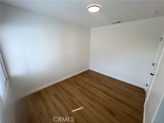 Building Photo - 8122 Belford Ave