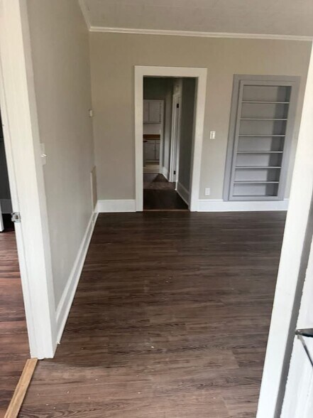 Building Photo - 301 W Steele St