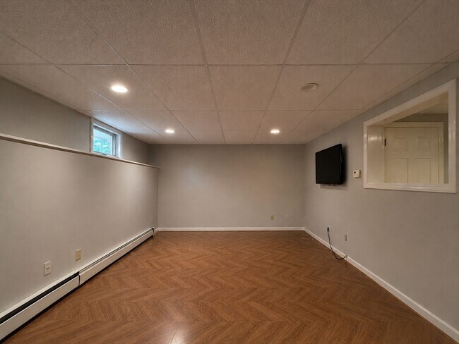 Building Photo - 61 Carlton Ln