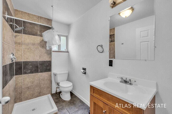 Building Photo - 853 Emeril Ave